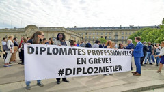 Fransız diplomatlar Macron'a karşı grev yaptı